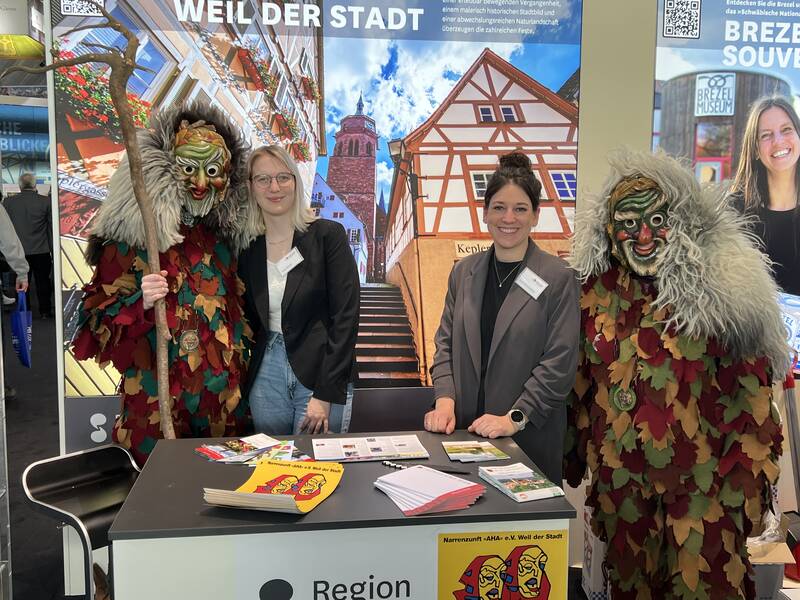 Der Weil der Städter Stand auf der CMT, mit zwei Personen von Tourismus Büro und zwei Steckentäler