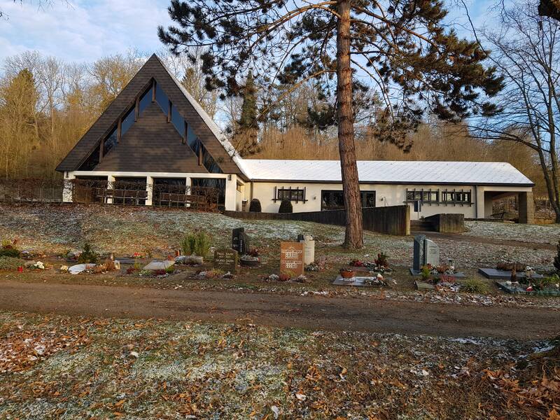 Eine Friedhofsanlage.