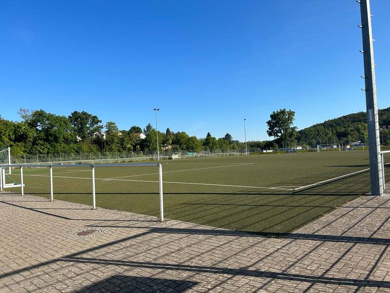 Ein Fußballfeld.