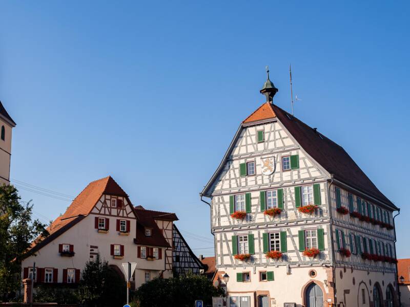 Kirchenburg und Rathaus in Merklingen