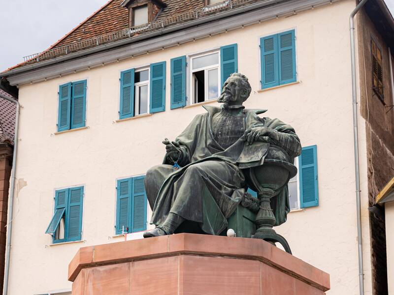 Das Kepler-Denkmal auf dem Marktplatz von Weil der Stadt