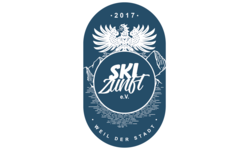 Das Logo der Skizunft Weil der Stadt besteht aus dem weißen Stadtadler der Stadt Weil der Stadt, welcher auf einem Berg sitzt, auf blauem Hintergrund.