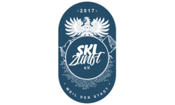 Das Logo der Skizunft Weil der Stadt besteht aus dem weißen Stadtadler der Stadt Weil der Stadt, welcher auf einem Berg sitzt, auf blauem Hintergrund.